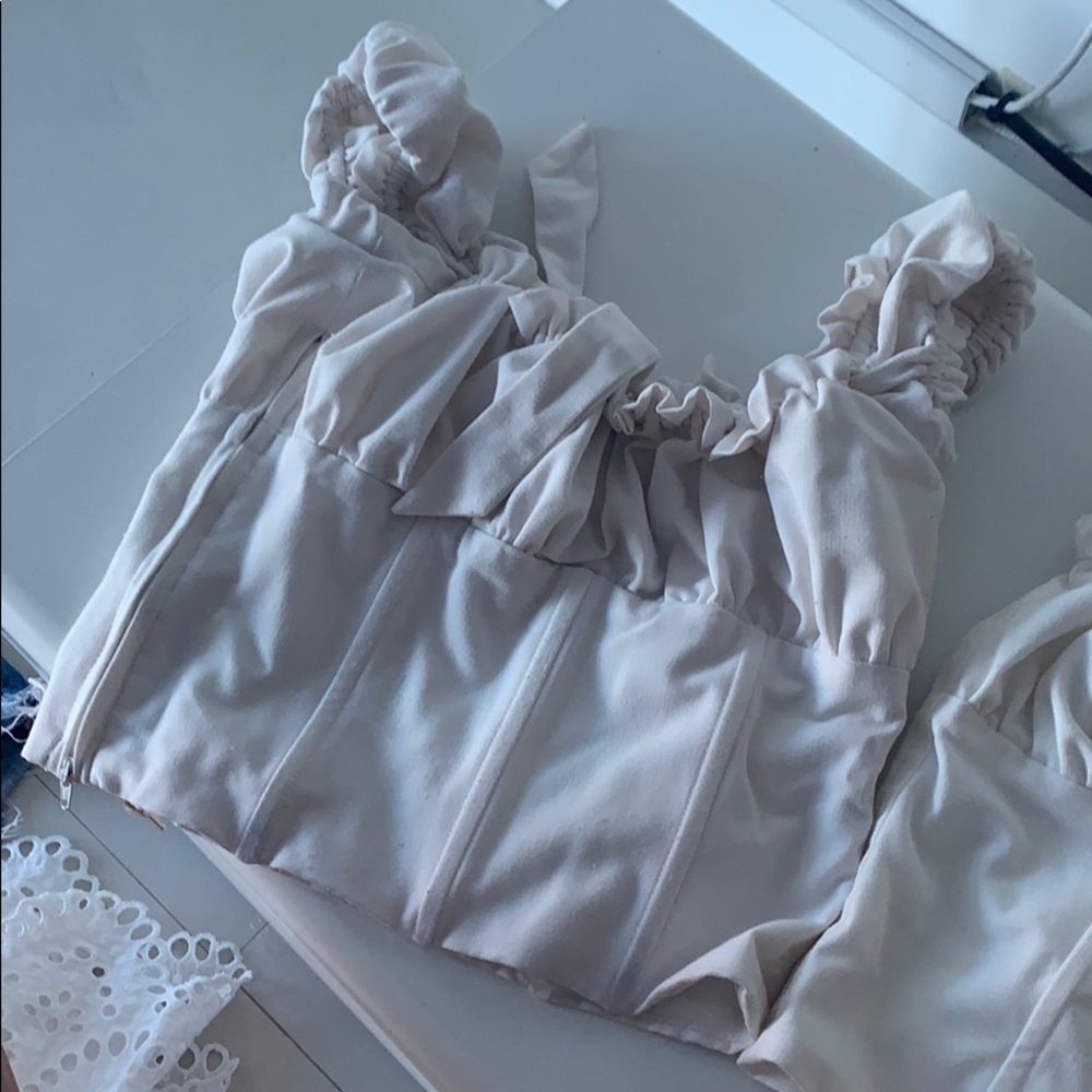 I am gia naomi top in white used size small